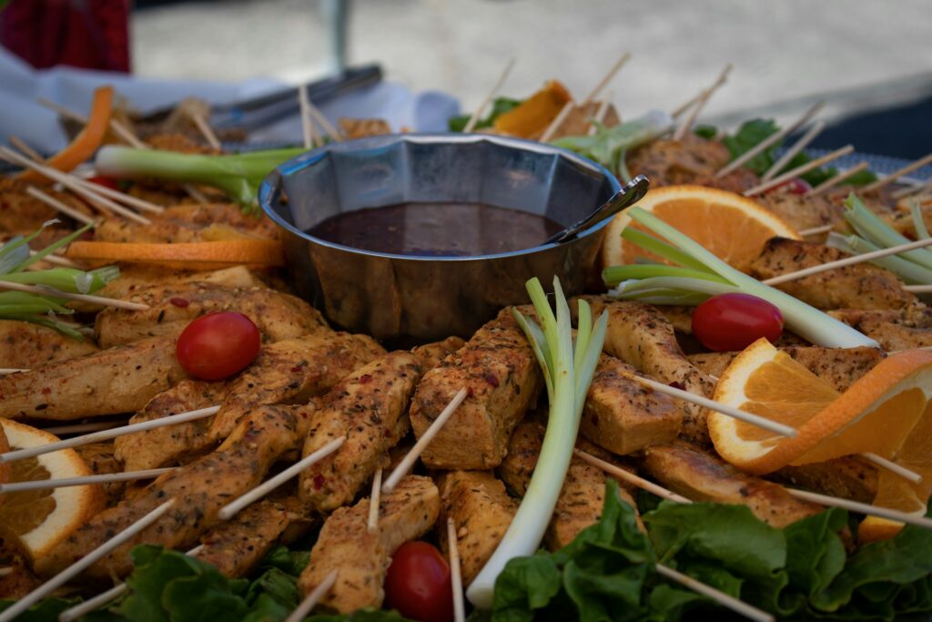Skewers with chicken and veggies.