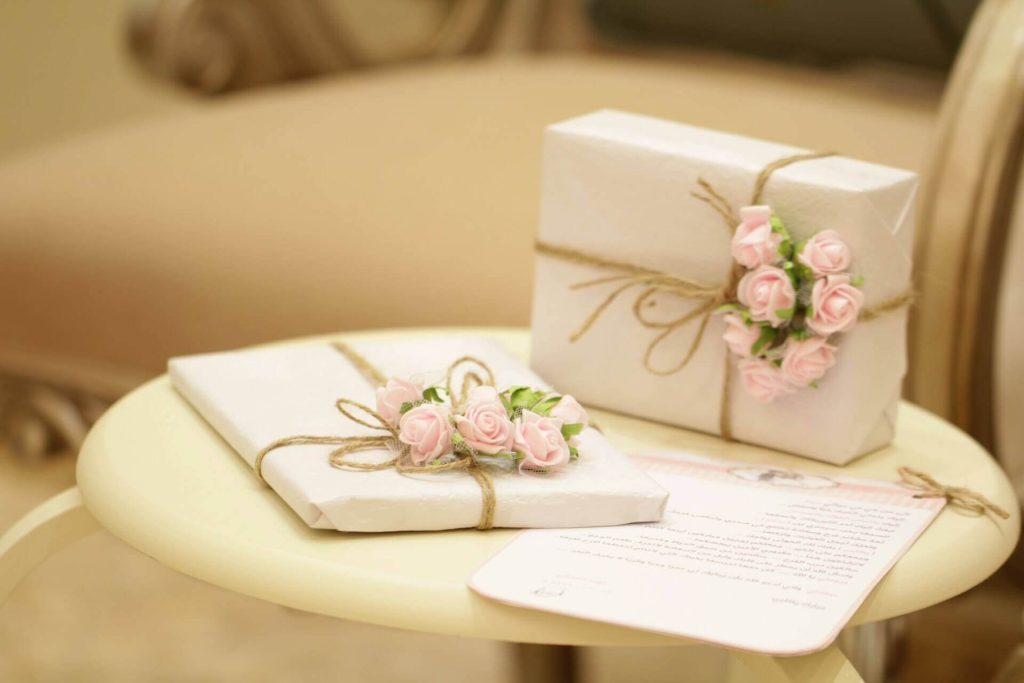 Wrapped gifts with a personalized note
