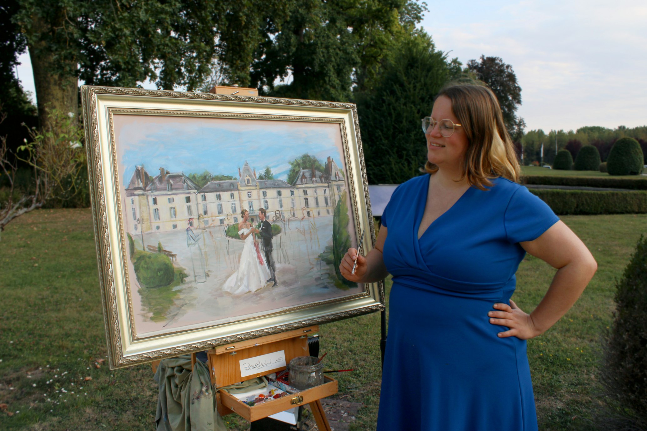 live wedding painter in an outdoor wedding