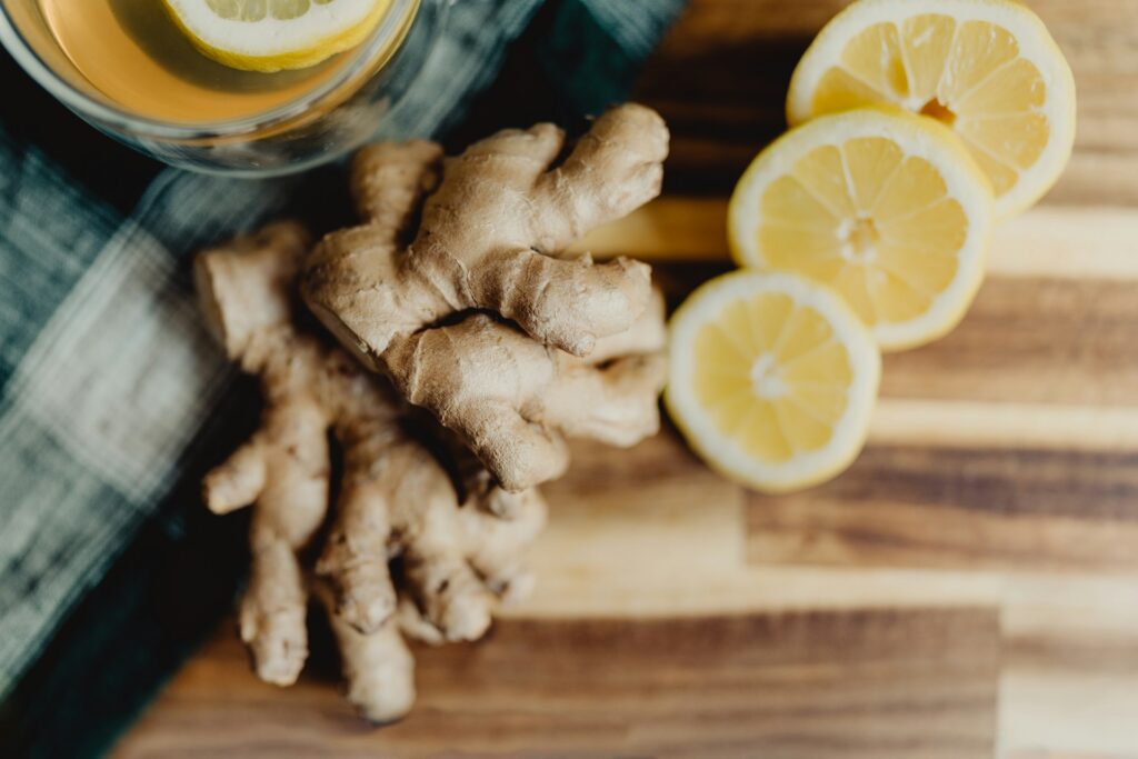 Ginger and lemon slices.