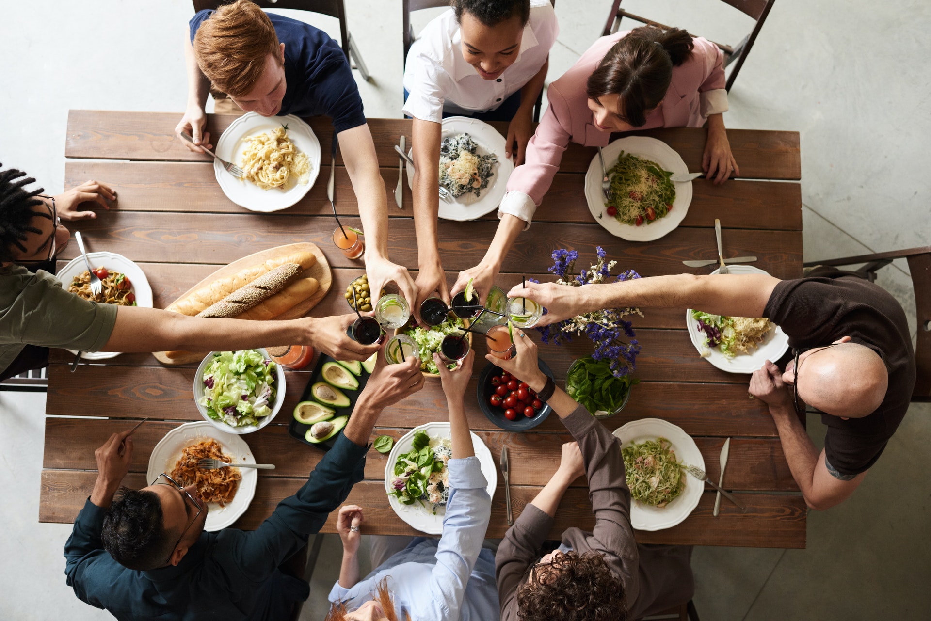 How to Host a Crappy Dinner Party at Home host a dinner party