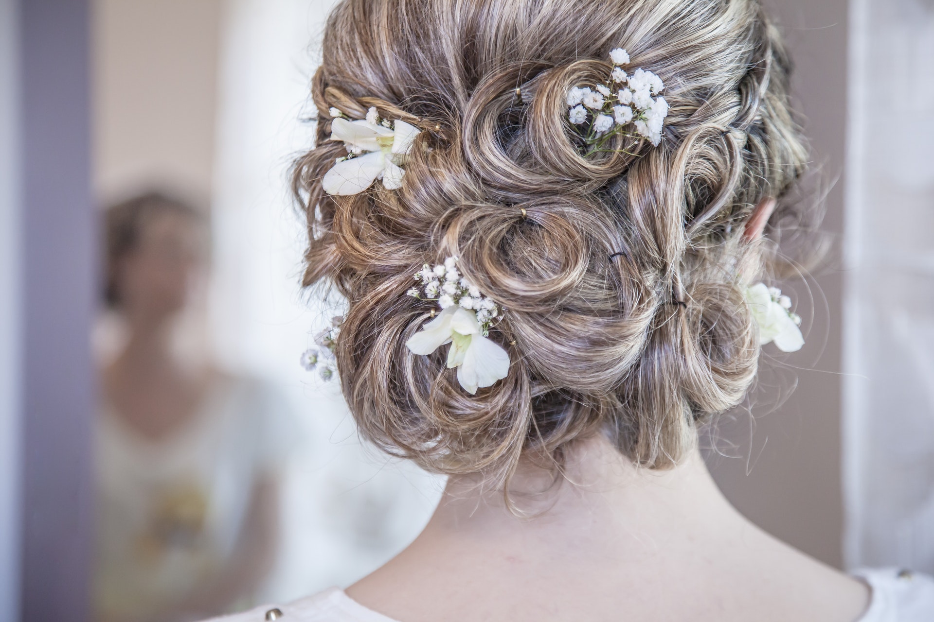 What Goes Into the Cost of Wedding Hair? What Goes Into the Cost of Wedding Hair?