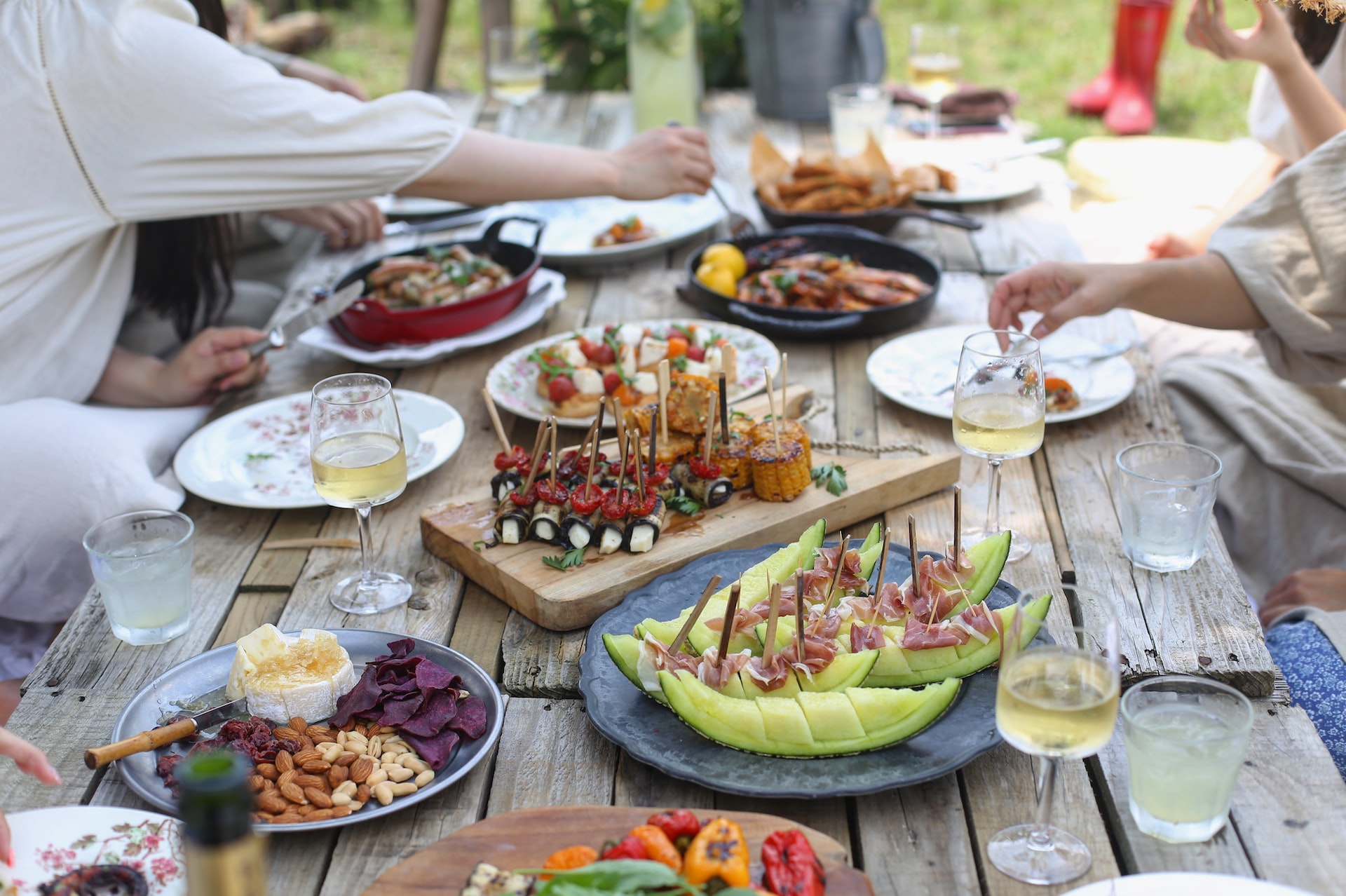 A friend group enjoys some of the summer dinner party ideas.