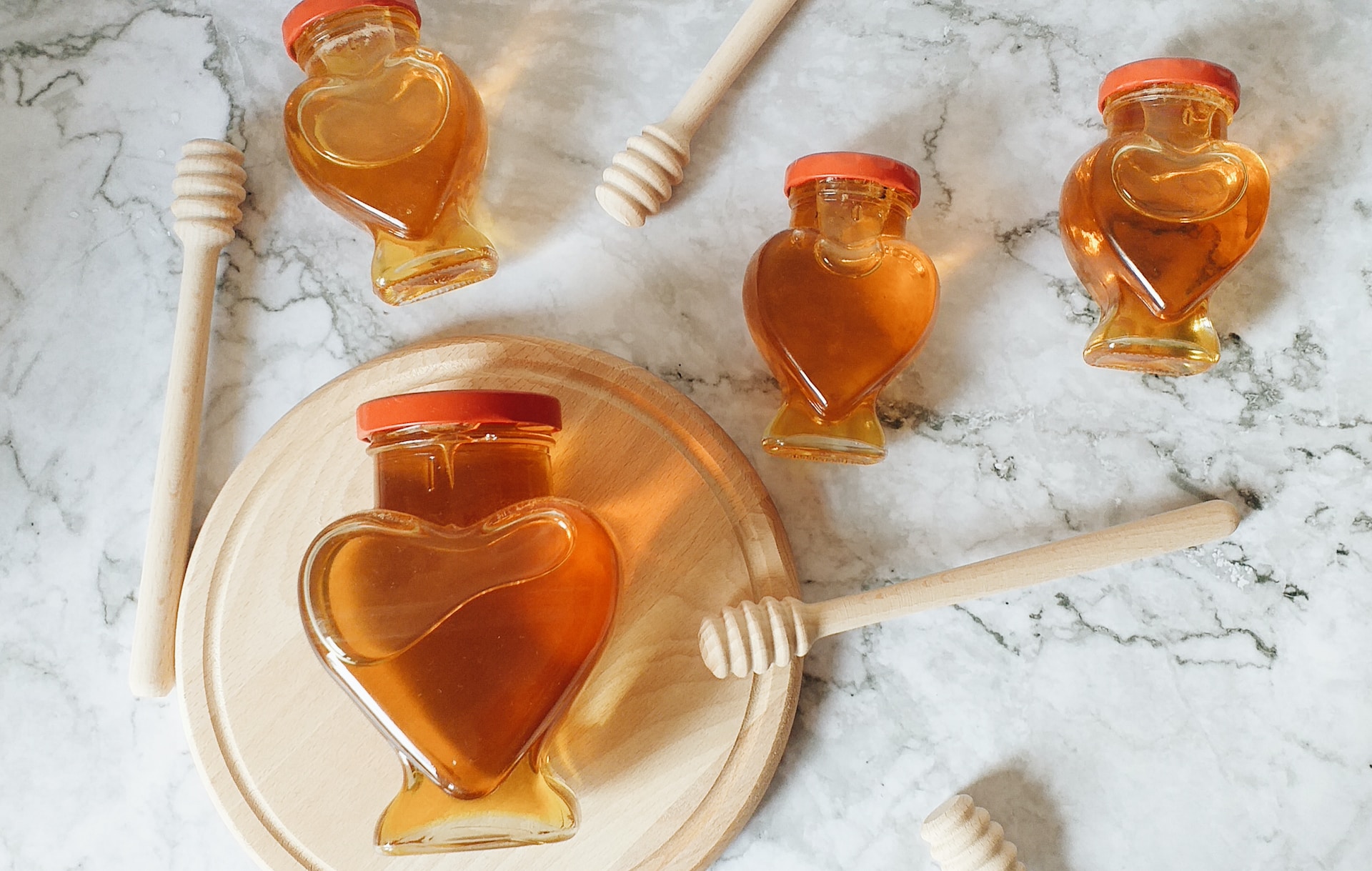 Treat your skin with a honey and cinnamon mask that leaves it glowing and nourished.