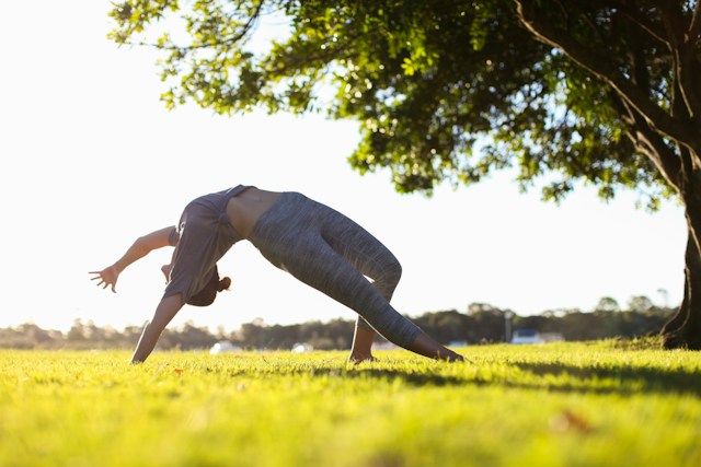 mindfulness yoga - practicing yoga outdoors