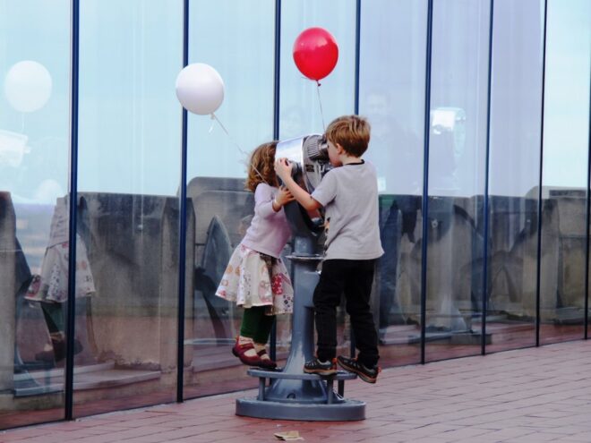 little kids with balloons